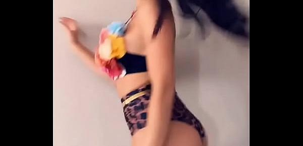  Lali perra caliente